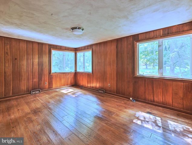 6783 CHAPEL RD, New Hope, PA 18938