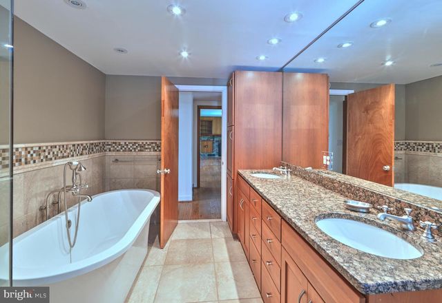 6783 CHAPEL RD, New Hope, PA 18938