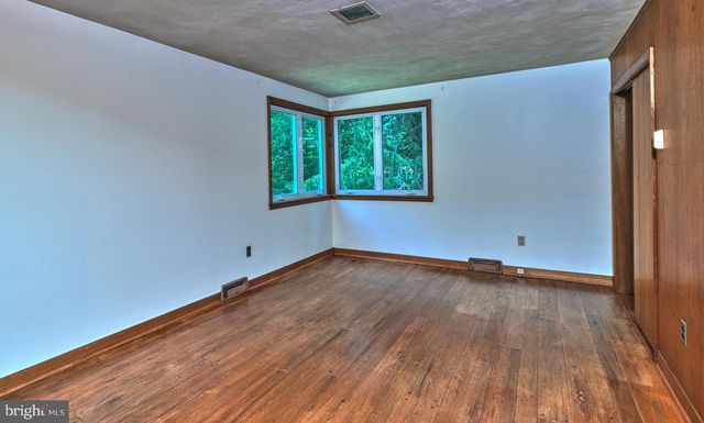 6783 CHAPEL RD, New Hope, PA 18938