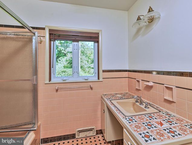 6783 CHAPEL RD, New Hope, PA 18938