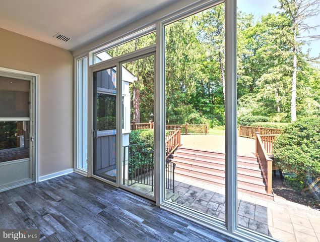 6783 CHAPEL RD, New Hope, PA 18938