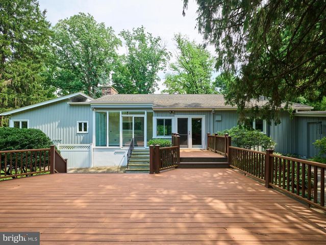 6783 CHAPEL RD, New Hope, PA 18938