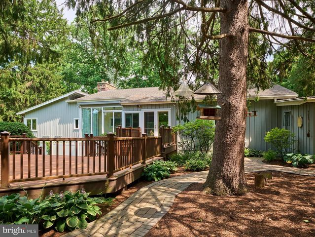 6783 CHAPEL RD, New Hope, PA 18938
