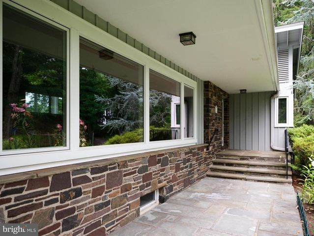 6783 CHAPEL RD, New Hope, PA 18938
