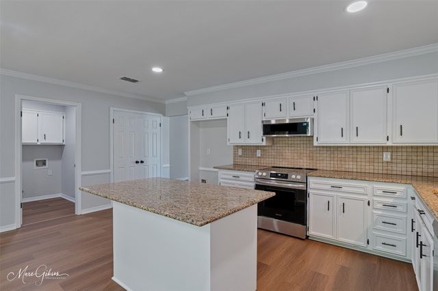 9852 Deepwoods Drive, Shreveport, LA 71118