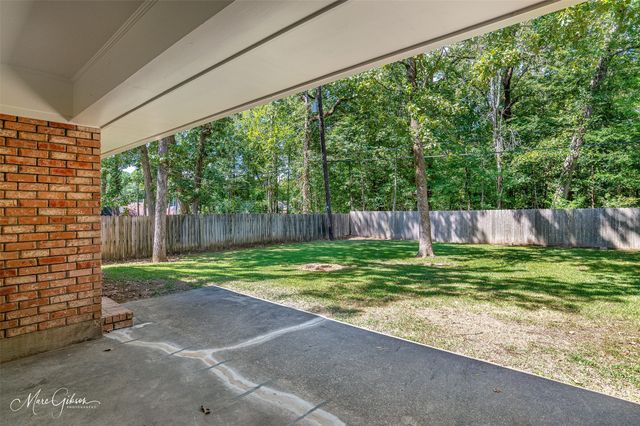 9852 Deepwoods Drive, Shreveport, LA 71118
