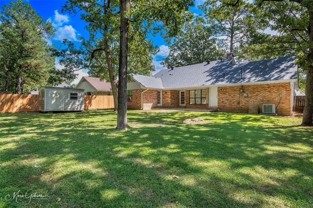 9852 Deepwoods Drive, Shreveport, LA 71118