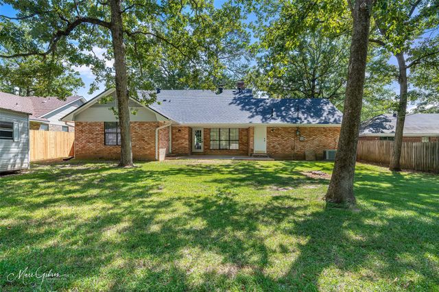 9852 Deepwoods Drive, Shreveport, LA 71118