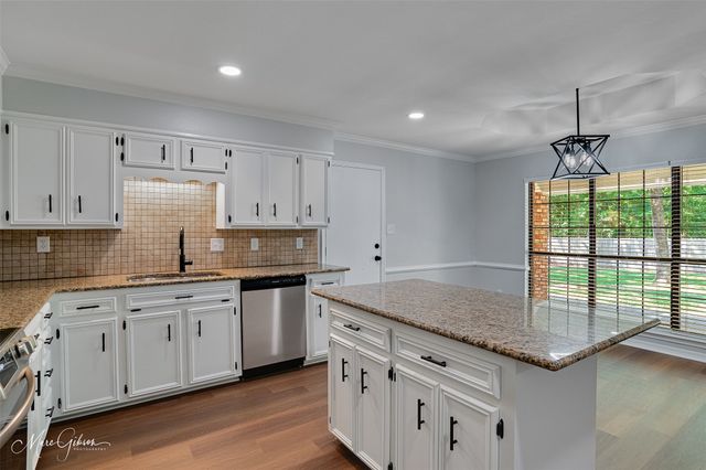 9852 Deepwoods Drive, Shreveport, LA 71118