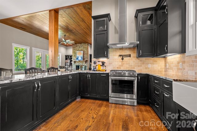 398 Mapleton Lane, Columbus, NC 28722