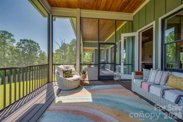 398 Mapleton Lane, Columbus, NC 28722