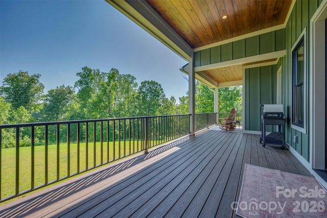 398 Mapleton Lane, Columbus, NC 28722