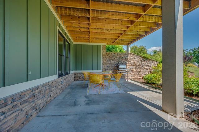 398 Mapleton Lane, Columbus, NC 28722
