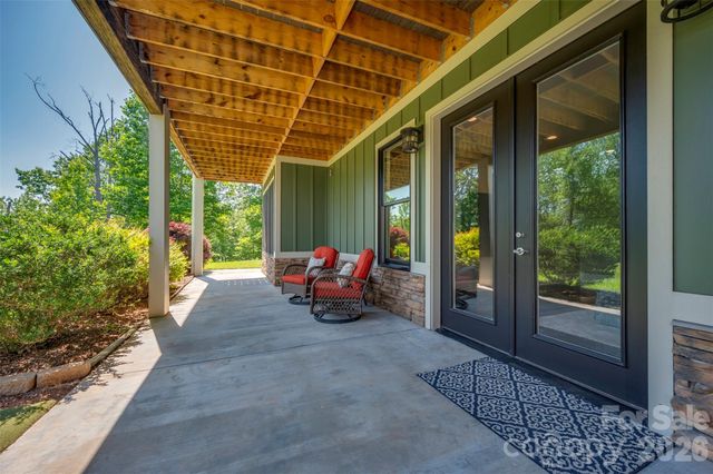 398 Mapleton Lane, Columbus, NC 28722