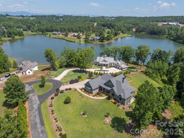 398 Mapleton Lane, Columbus, NC 28722
