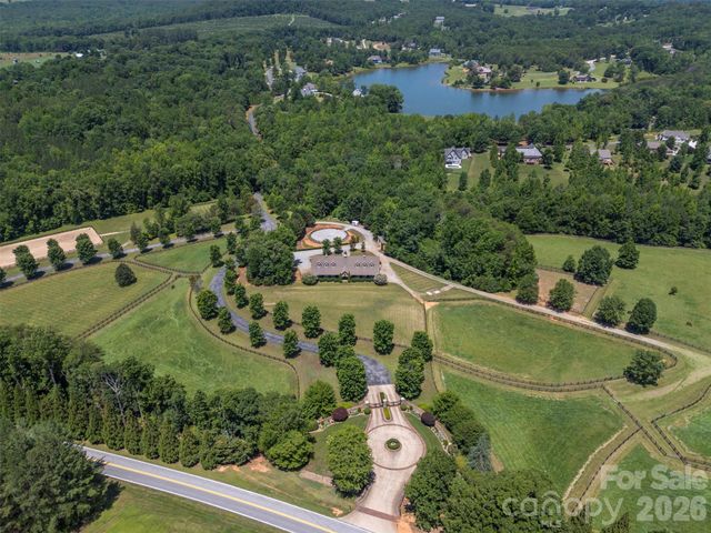 398 Mapleton Lane, Columbus, NC 28722