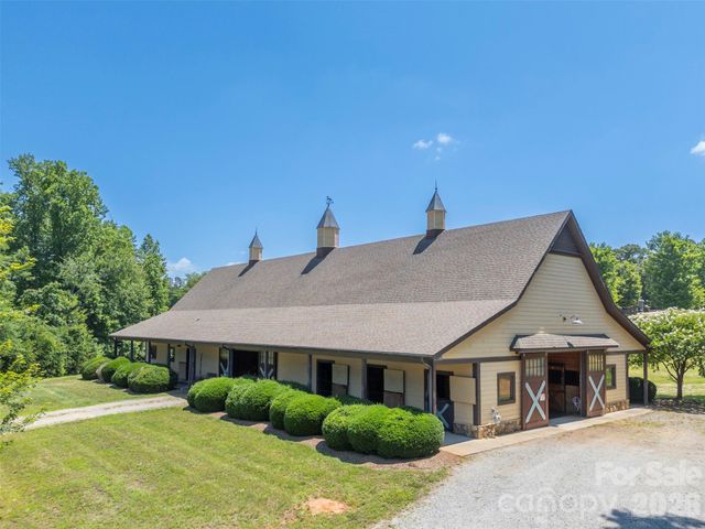 398 Mapleton Lane, Columbus, NC 28722