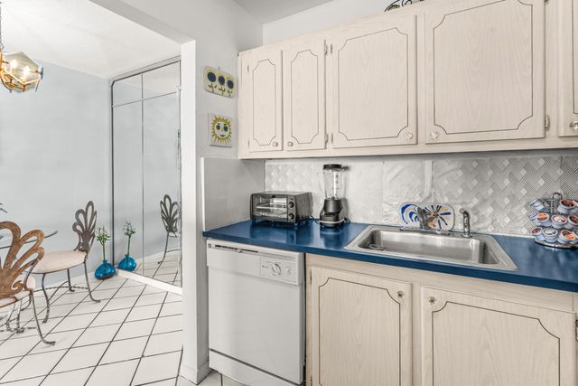 309 Sheffield M 309, West Palm Beach, FL 33417