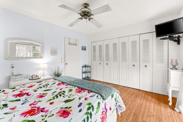 309 Sheffield M 309, West Palm Beach, FL 33417