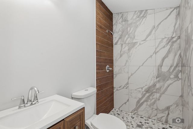 9338 Sayre Avenue, Oak Lawn, IL 60453