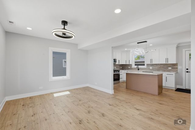 9338 Sayre Avenue, Oak Lawn, IL 60453