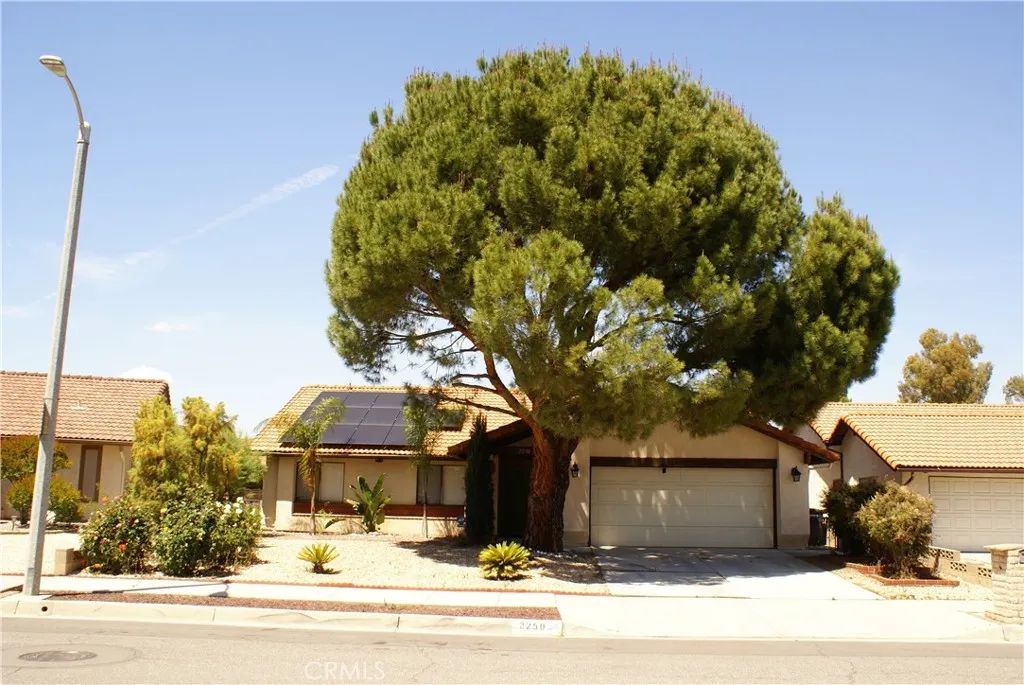 2250 Redwood Drive, Hemet, CA 92545