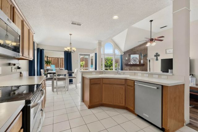 734 River Oak Way, Lake Dallas, TX 75065