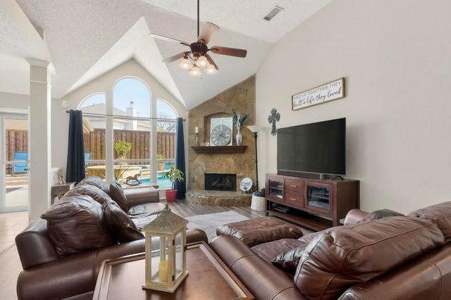 734 River Oak Way, Lake Dallas, TX 75065