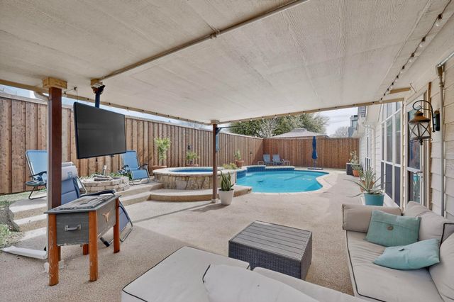 734 River Oak Way, Lake Dallas, TX 75065