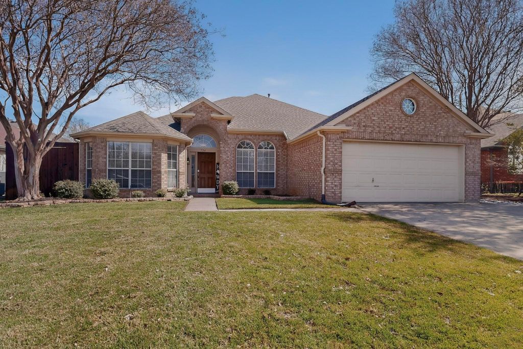 734 River Oak Way, Lake Dallas, TX 75065