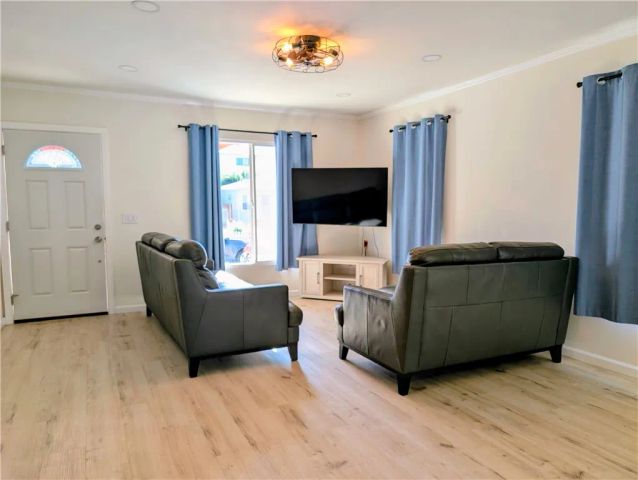 1041 2nd, Hermosa Beach, CA 90254