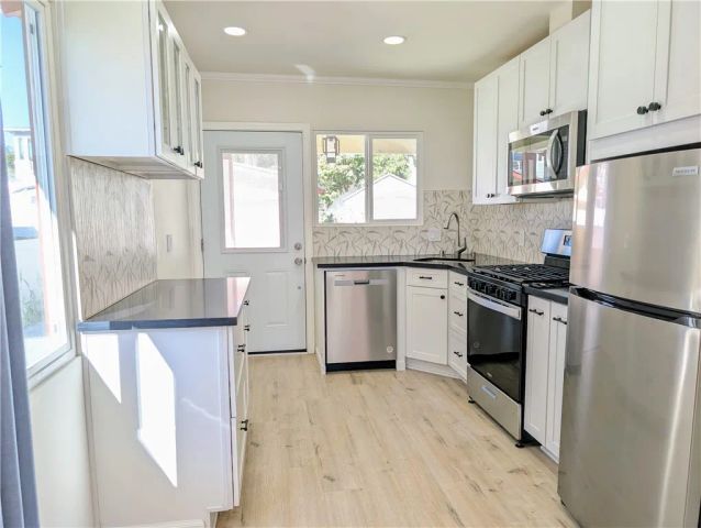 1041 2nd, Hermosa Beach, CA 90254