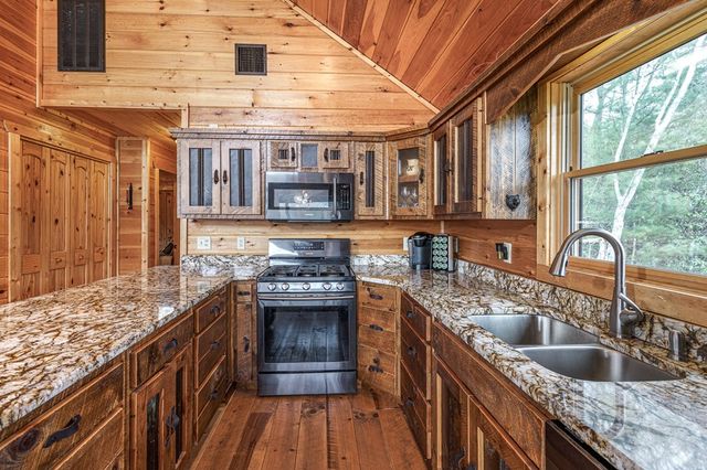 60 Silver Fox Circle, Murphy, NC 28906