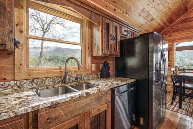 60 Silver Fox Circle, Murphy, NC 28906