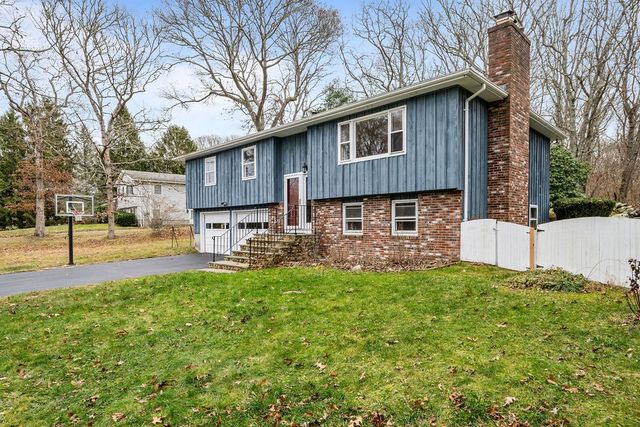 35 Robin Hollow Lane Lane, Westerly, RI 02891