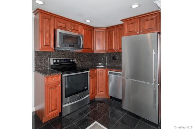 4 Richland Boulevard 09, Brightwaters, NY 11718