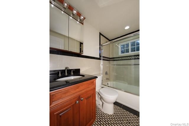 4 Richland Boulevard 09, Brightwaters, NY 11718