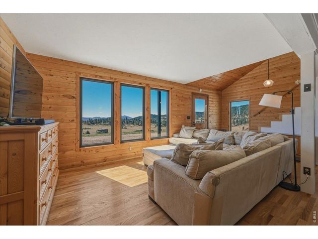 511 Green Mountain Dr, Livermore, CO 80536