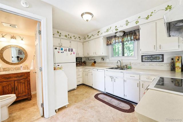38001 Carolon Boulevard, Westland, MI 48185