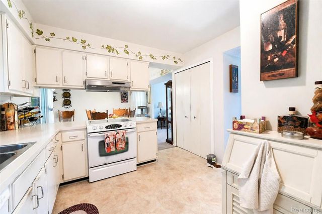 38001 Carolon Boulevard, Westland, MI 48185