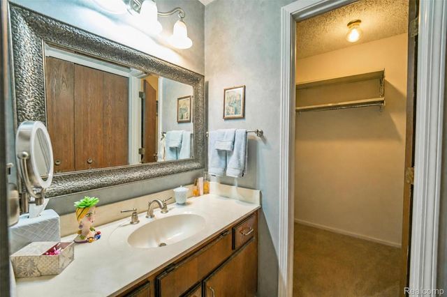 38001 Carolon Boulevard, Westland, MI 48185