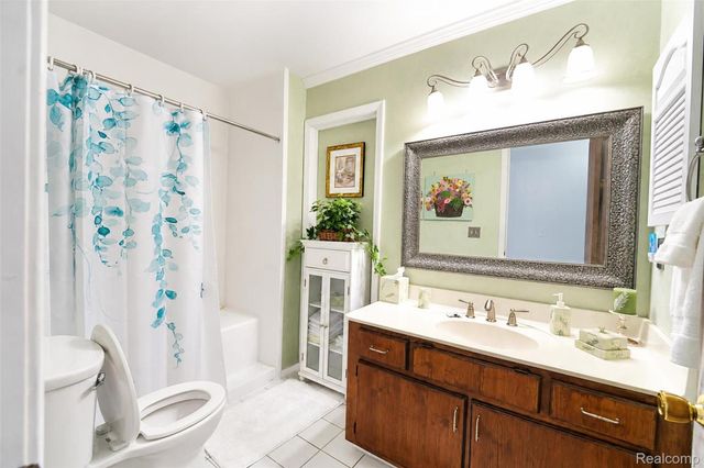 38001 Carolon Boulevard, Westland, MI 48185