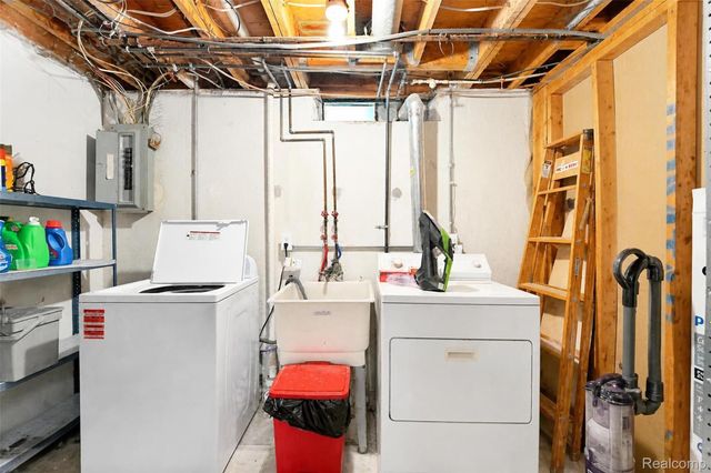 38001 Carolon Boulevard, Westland, MI 48185