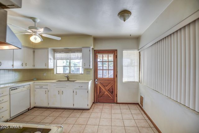 8235 E VIRGINIA Avenue, Scottsdale, AZ 85257