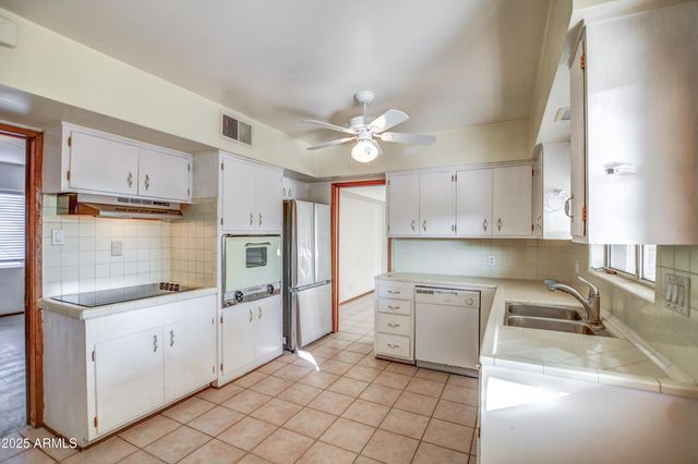 8235 E VIRGINIA Avenue, Scottsdale, AZ 85257