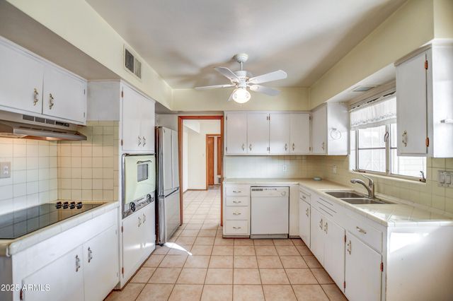 8235 E VIRGINIA Avenue, Scottsdale, AZ 85257