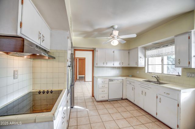 8235 E VIRGINIA Avenue, Scottsdale, AZ 85257