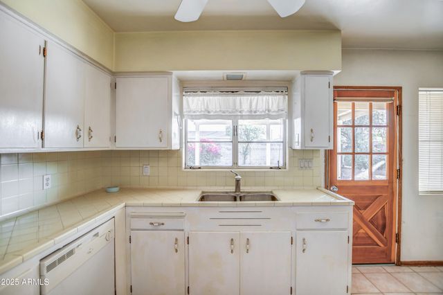 8235 E VIRGINIA Avenue, Scottsdale, AZ 85257