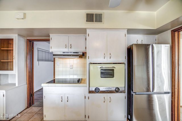 8235 E VIRGINIA Avenue, Scottsdale, AZ 85257