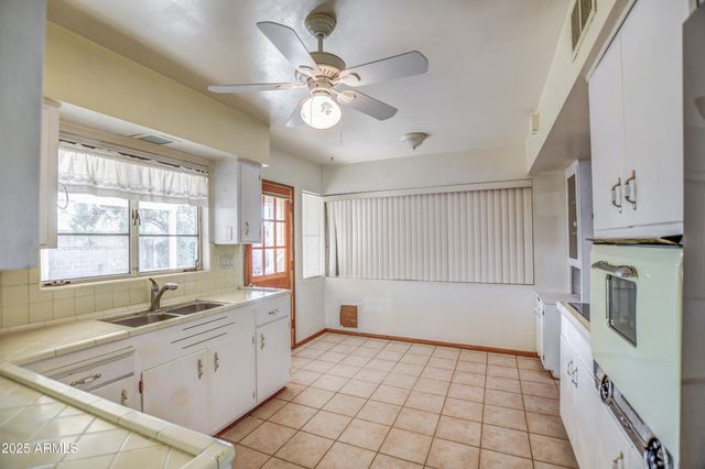 8235 E VIRGINIA Avenue, Scottsdale, AZ 85257